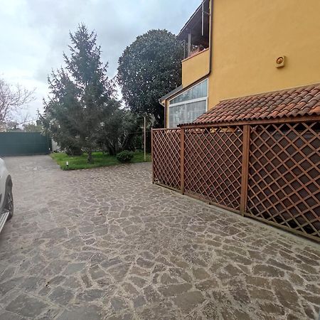 Sweethome Appartamento In Villa Privata Varcaturo Exterior photo