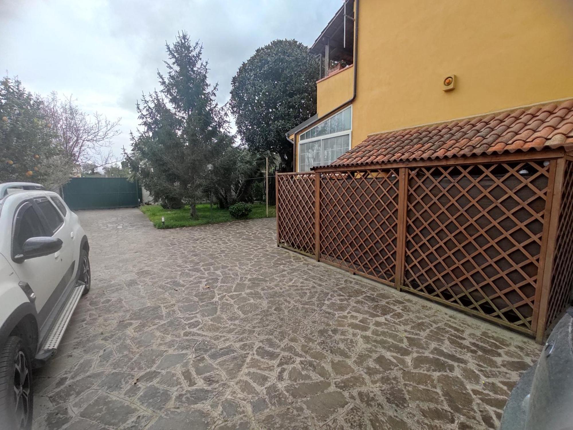 Sweethome Appartamento In Villa Privata Varcaturo Exterior photo